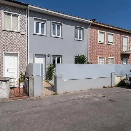 Feriehus Charming Bright House W/ Garden Porto