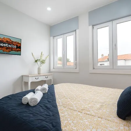 Feriehus Charming Bright House W/ Garden Porto