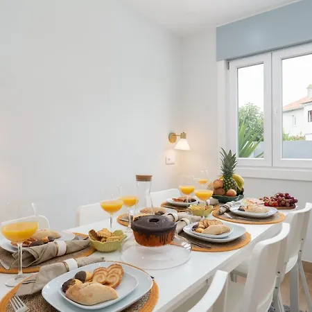 Feriehus Charming Bright House W/ Garden Porto