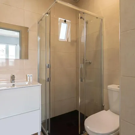 Charming Bright House W/ Garden