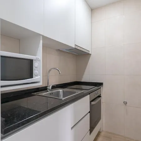 Charming Bright House W/ Garden