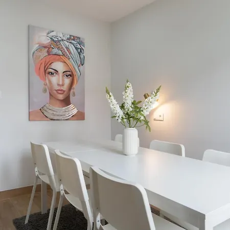 Charming Bright House W/ Garden Casa de Férias