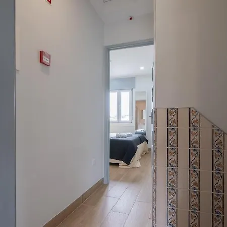 Dom wakacyjny Charming Bright House W/ Garden *