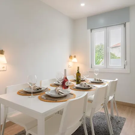 Charming Bright House W/ Garden