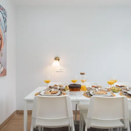 Charming Bright House W/ Garden