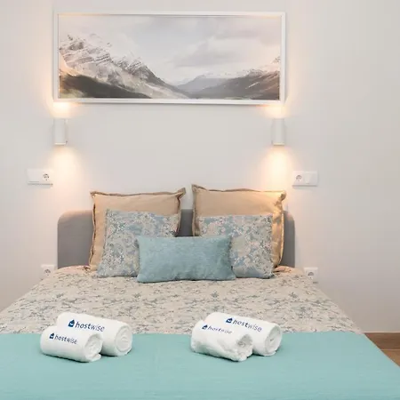 Charming Bright House W/ Garden *