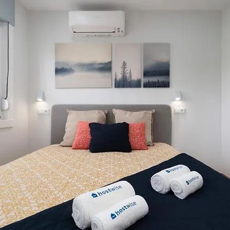 Charming Bright House W/ Garden *