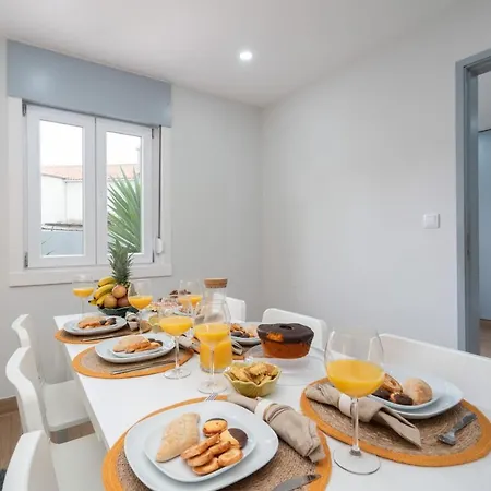 Charming Bright House W/ Garden Casa de Férias