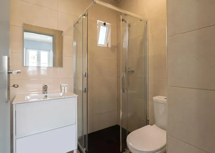 Charming Bright House W/ Garden