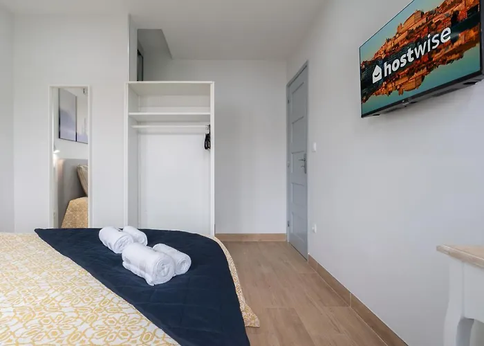 בית נופש Charming Bright House W/ Garden פורטו