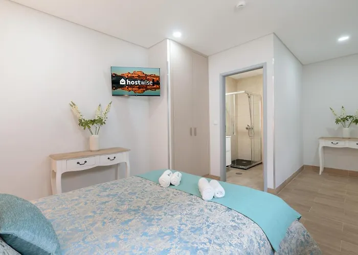 Charming Bright House W/ Garden 펜션 *