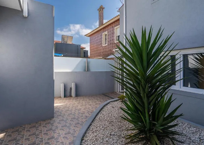 בית נופש Charming Bright House W/ Garden *