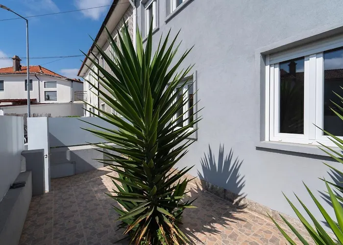 Charming Bright House W/ Garden בית נופש פורטו