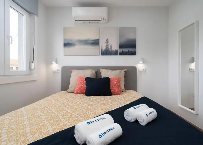 Charming Bright House W/ Garden *