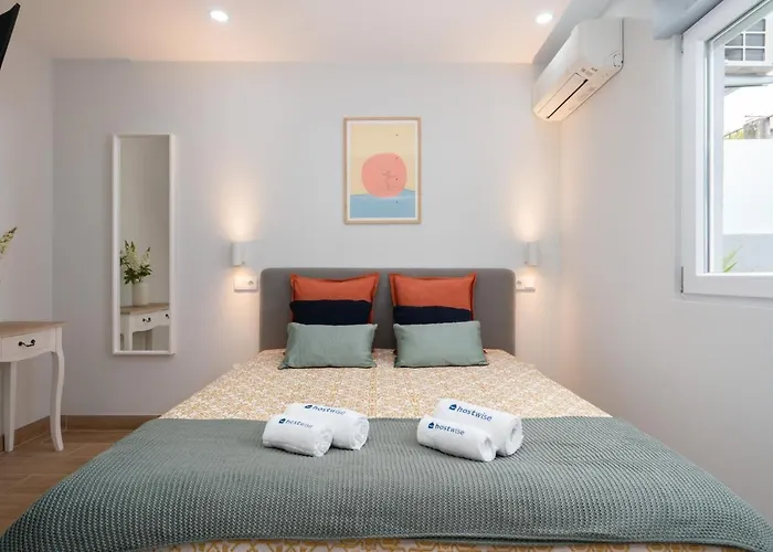 Charming Bright House W/ Garden 펜션