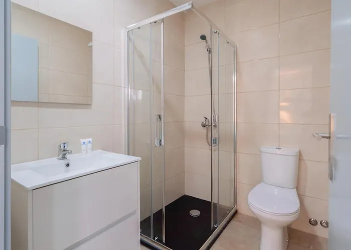 בית נופש Charming Bright House W/ Garden