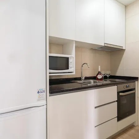 Charming Bright House W/ Garden