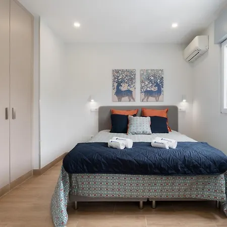 Charming Bright House W/ Garden