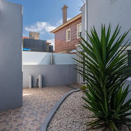 度假居 Charming Bright House W/ Garden *