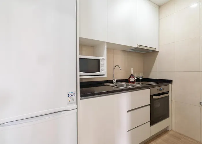 Charming Bright House W/ Garden