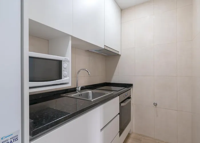 Charming Bright House W/ Garden