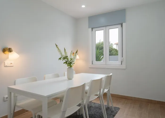 度假居 Charming Bright House W/ Garden *