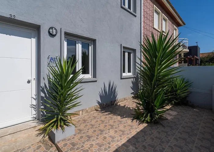 Charming Bright House W/ Garden