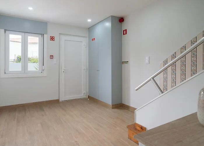 度假居 Charming Bright House W/ Garden *