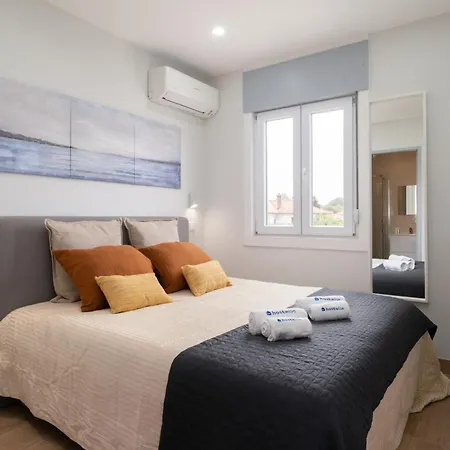 Charming Bright House W/ Garden בית נופש *