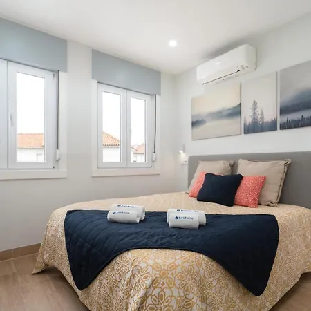 Charming Bright House W/ Garden Hébergement de vacances Oporto