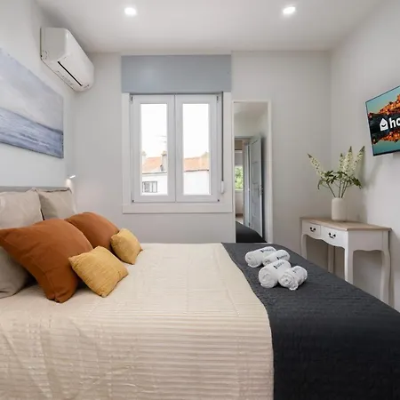 Charming Bright House W/ Garden Hébergement de vacances Oporto