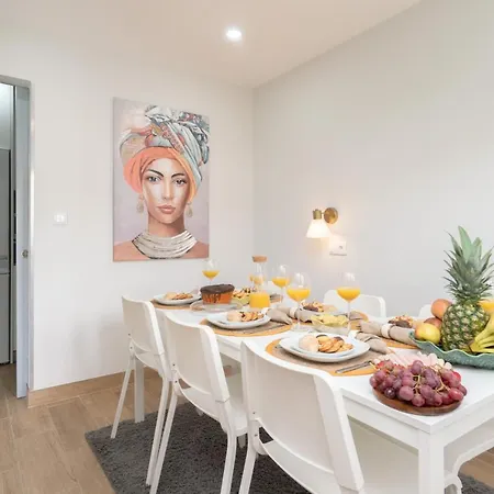 Charming Bright House W/ Garden Hébergement de vacances Oporto