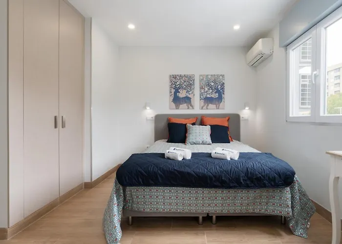 Charming Bright House W/ Garden