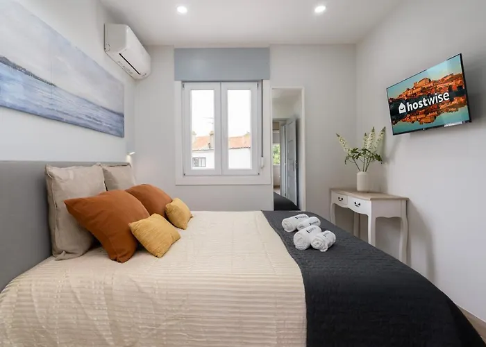 Charming Bright House W/ Garden בית נופש פורטו